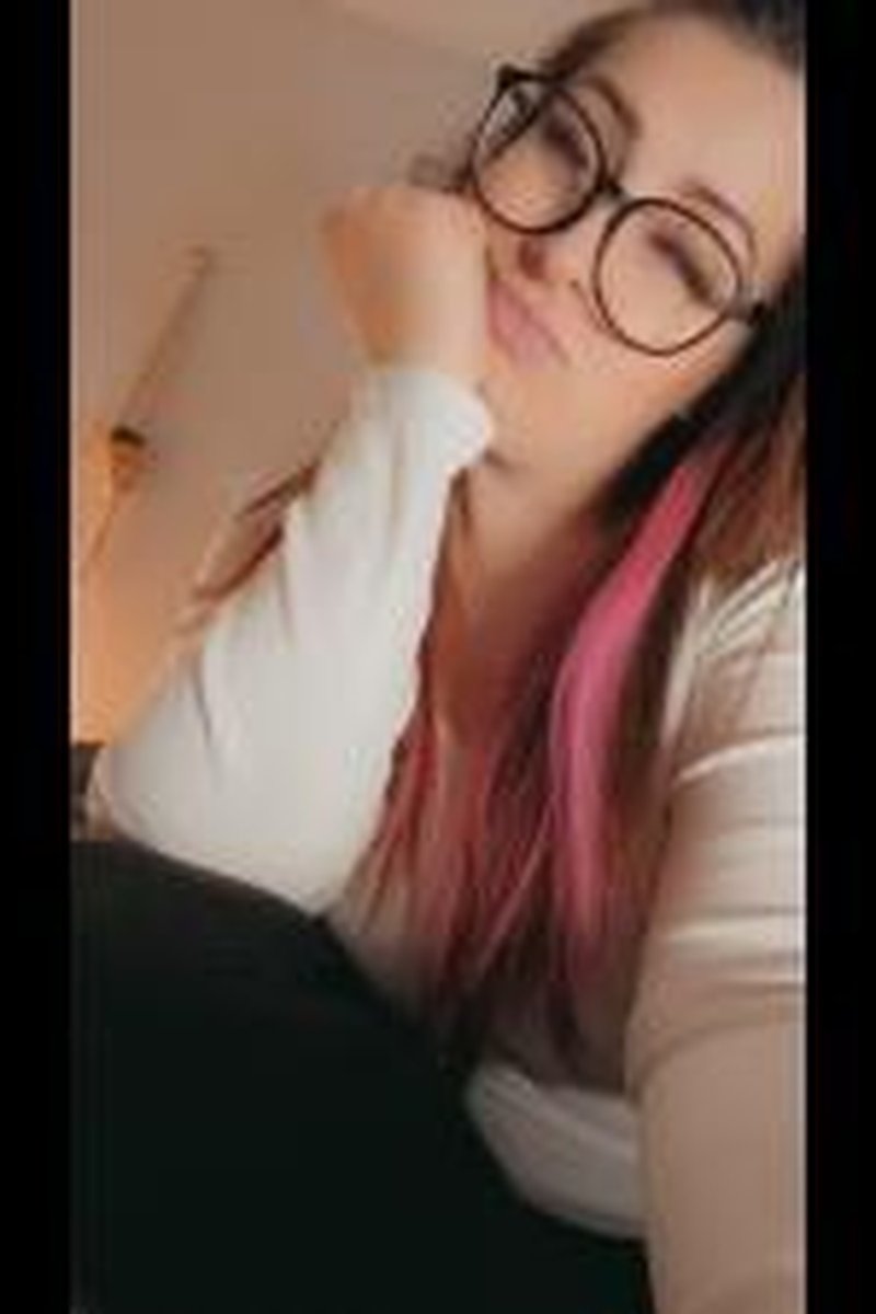 Roommate - Screenshot 1 of 4 - Big Tits