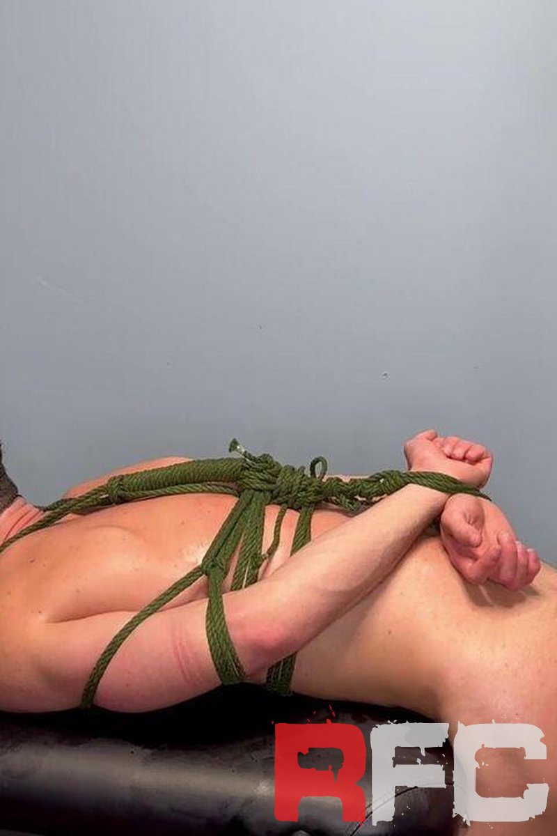 Newcomer - Screenshot 1 of 4 - Big Muscle Guys