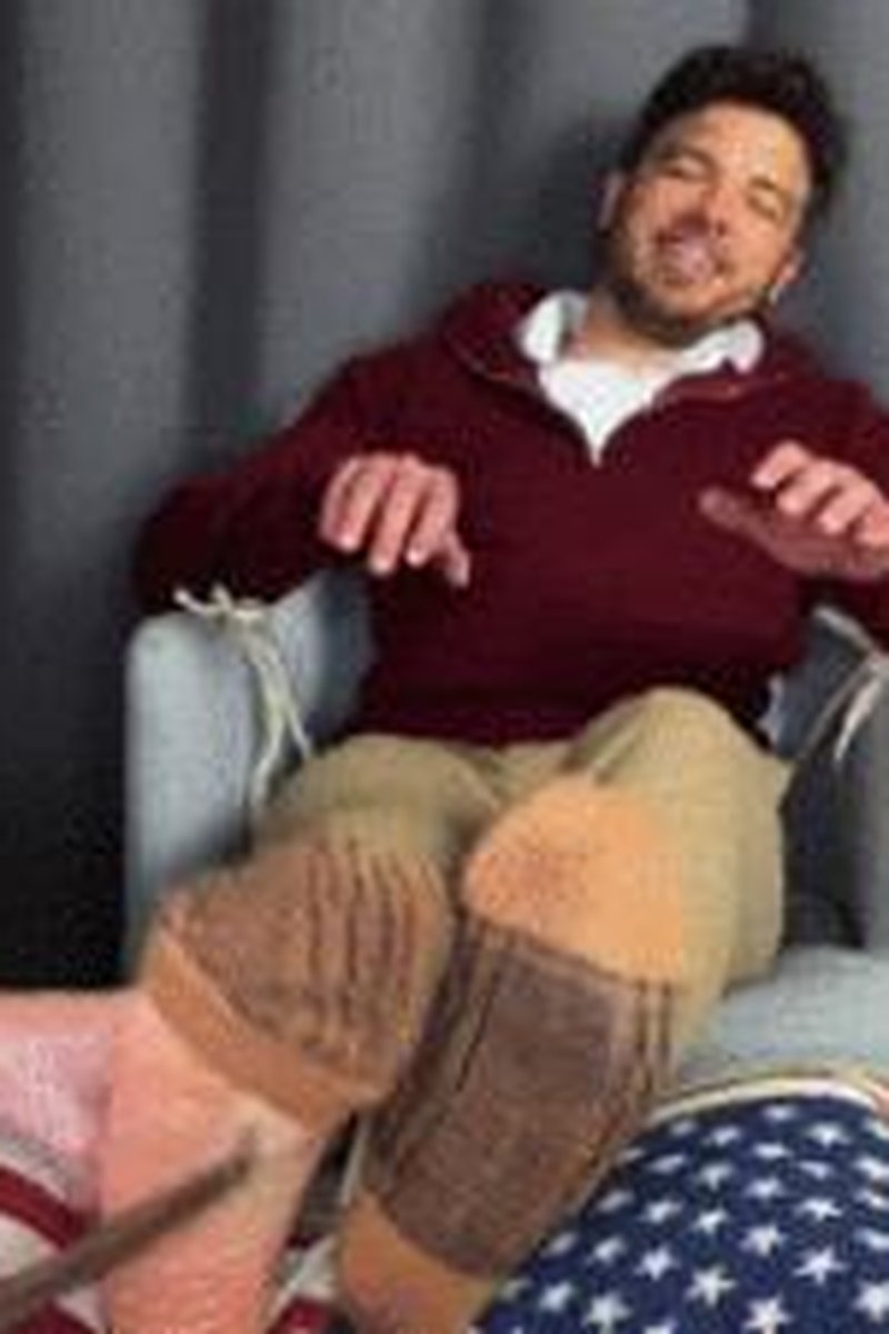 Romantic Comedy Tickling - Screenshot 1 of 4 - Foot Fetish