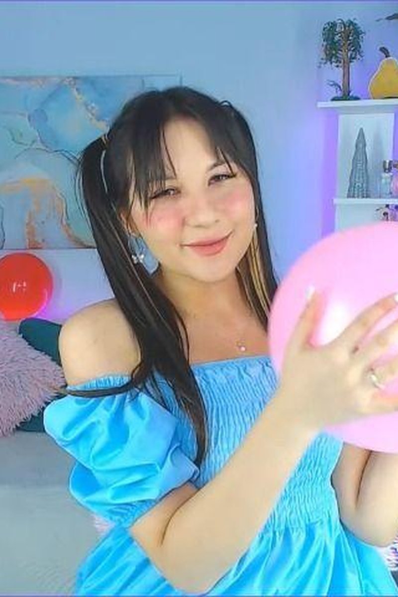 Blowing Balloons - Screenshot 1 of 4 - Birthdays