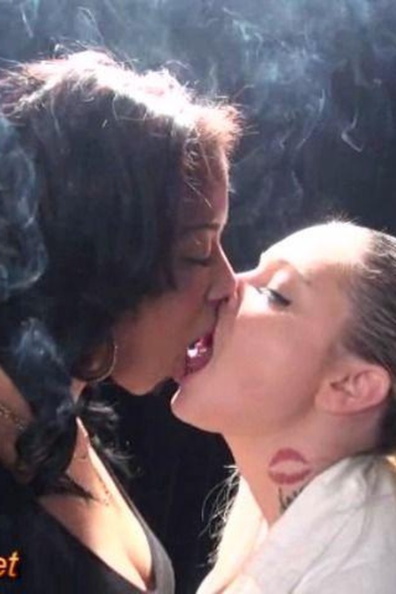 They Do Everything Together - Screenshot 1 of 4 - Kissing