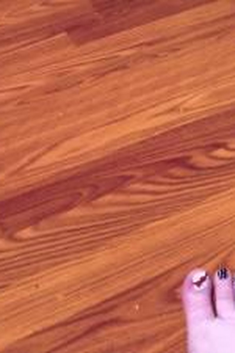 Pretty Toes - Screenshot 1 of 4 - Foot Fetish