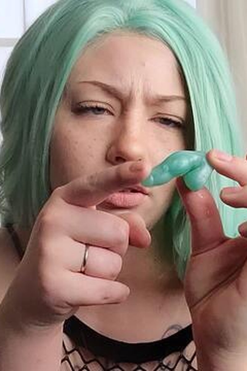 SPH Comparison - Screenshot 1 of 4 - Femdom