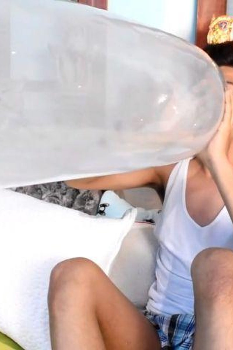 Inflating Condom Until It Explodes - Screenshot 1 of 4 - Balloon Fetish