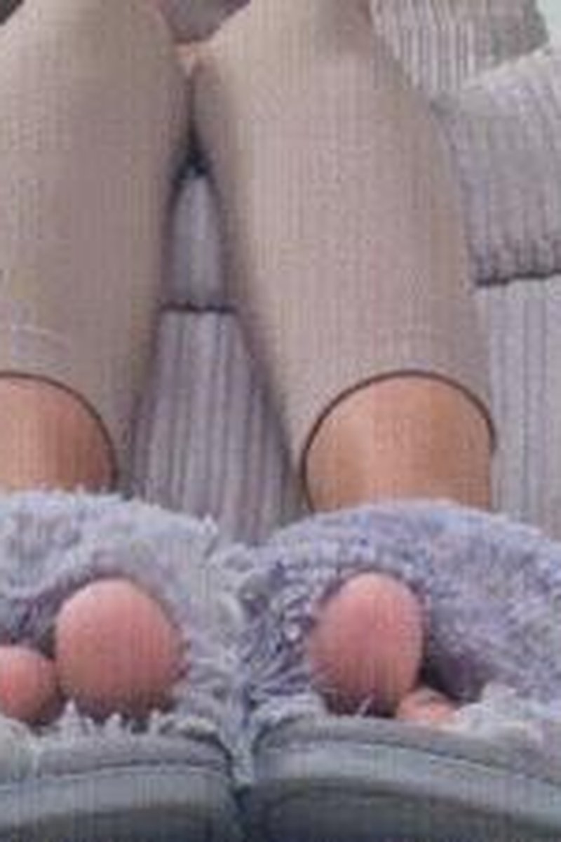 Slipper Fetish - Screenshot 1 of 4 - British Accent