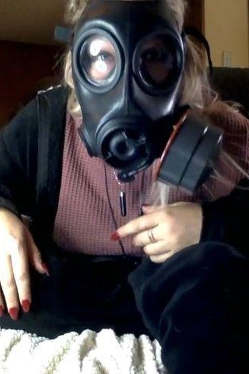 Executrix Prepares Her Gas Mask - Screenshot 1 of 4 - Executrix