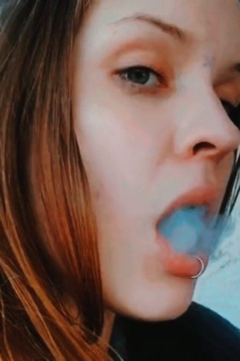 Beth Slowly Smokes A Funny Cigarette! Perfect Pouty Lips - Screenshot 1 of 4 - Biglips