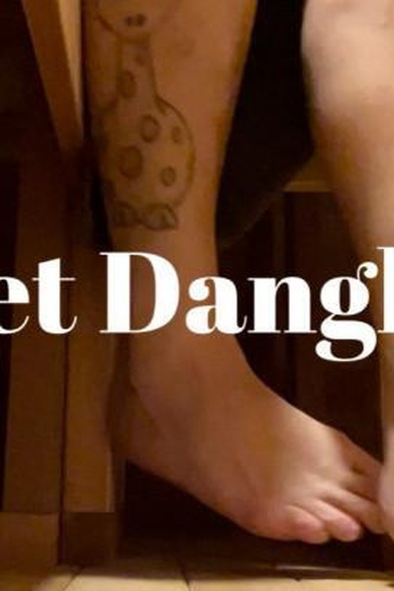 Feet Dangle - Screenshot 1 of 4 - Curvy