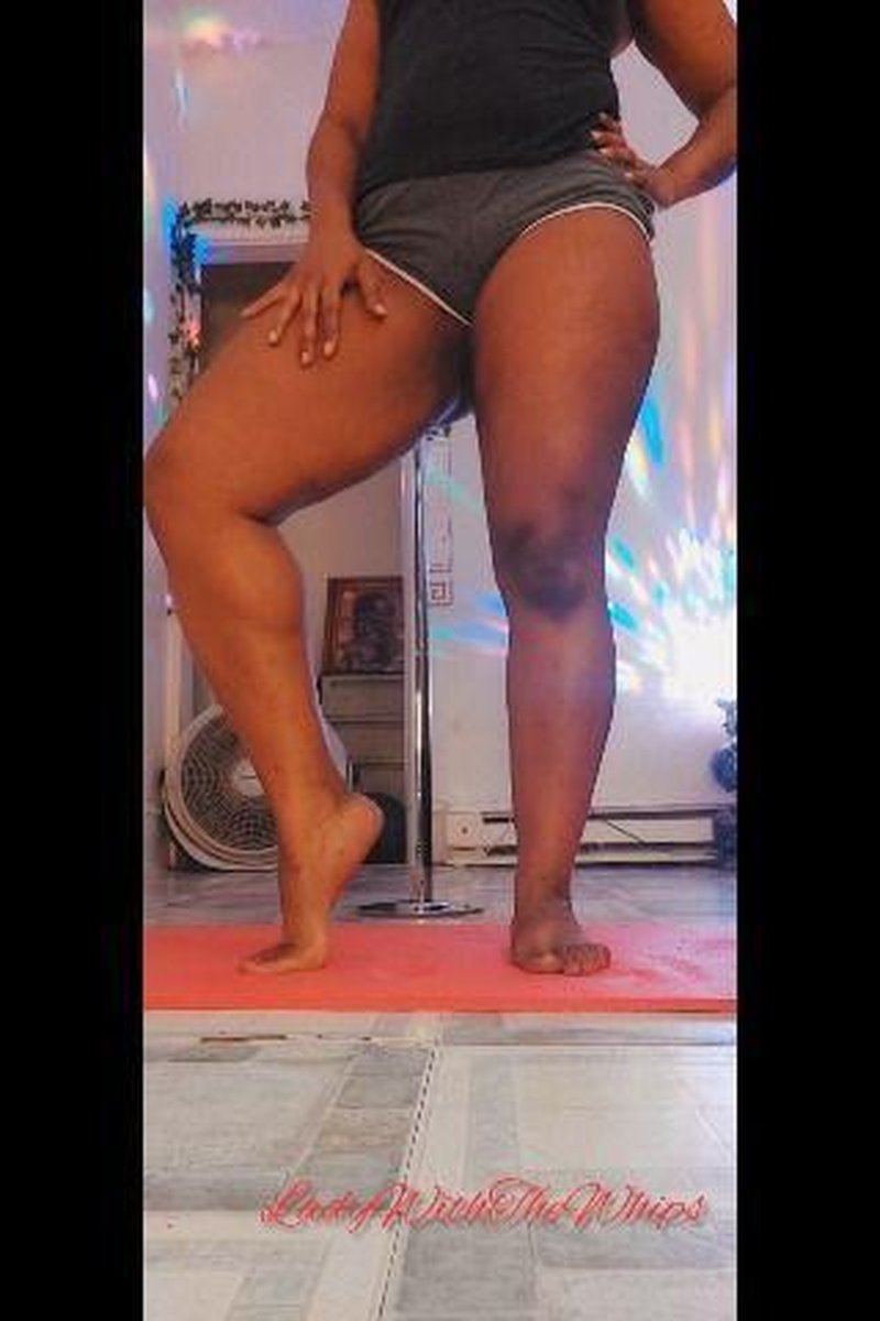 Yoga Stuff - Screenshot 1 of 4 - Calf Muscle Fetish