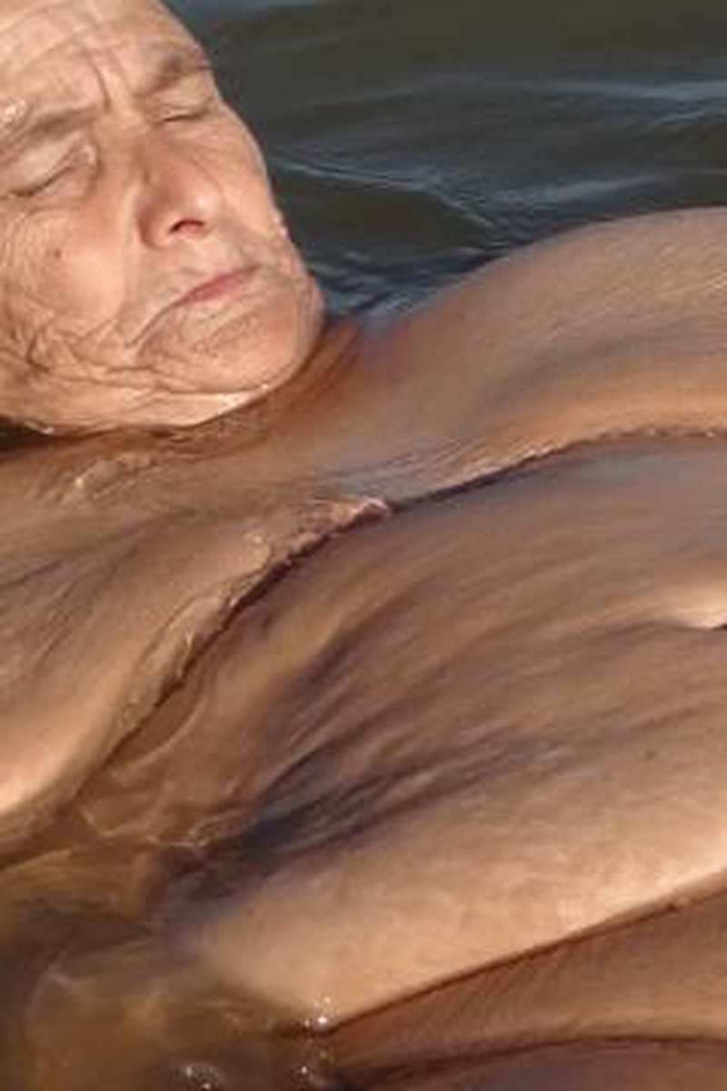 Beach Rinse Off - Screenshot 1 of 4 - 40m Tits