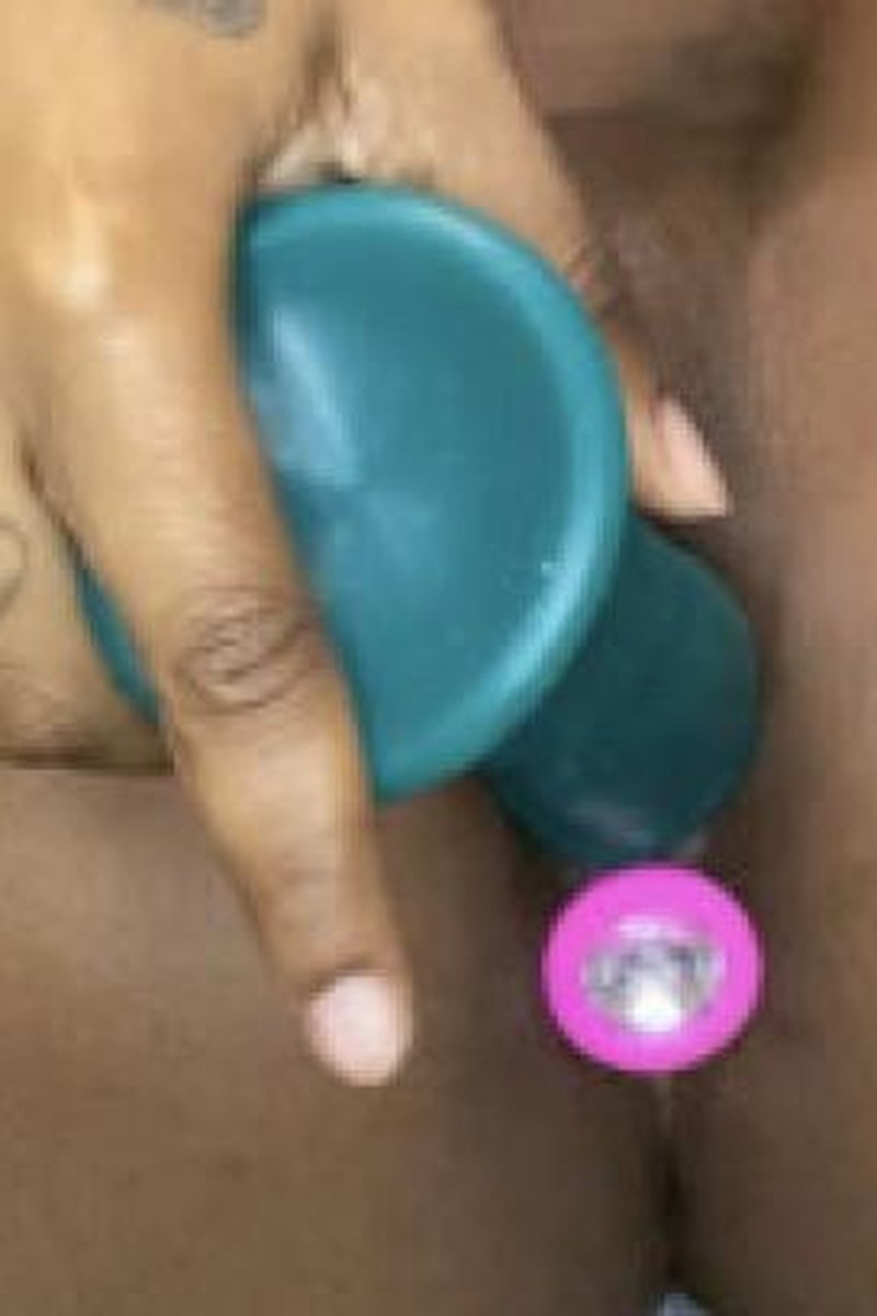 Plugging My Asshole For The First Time - Screenshot 1 of 4 - Babes