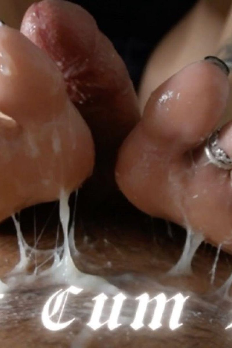 Post Cum Play - Screenshot 1 of 4 - Cum On Feet
