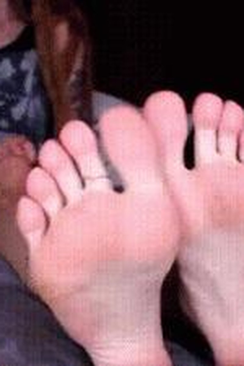 Toe Ring Tease - Screenshot 1 of 4 - Femdom