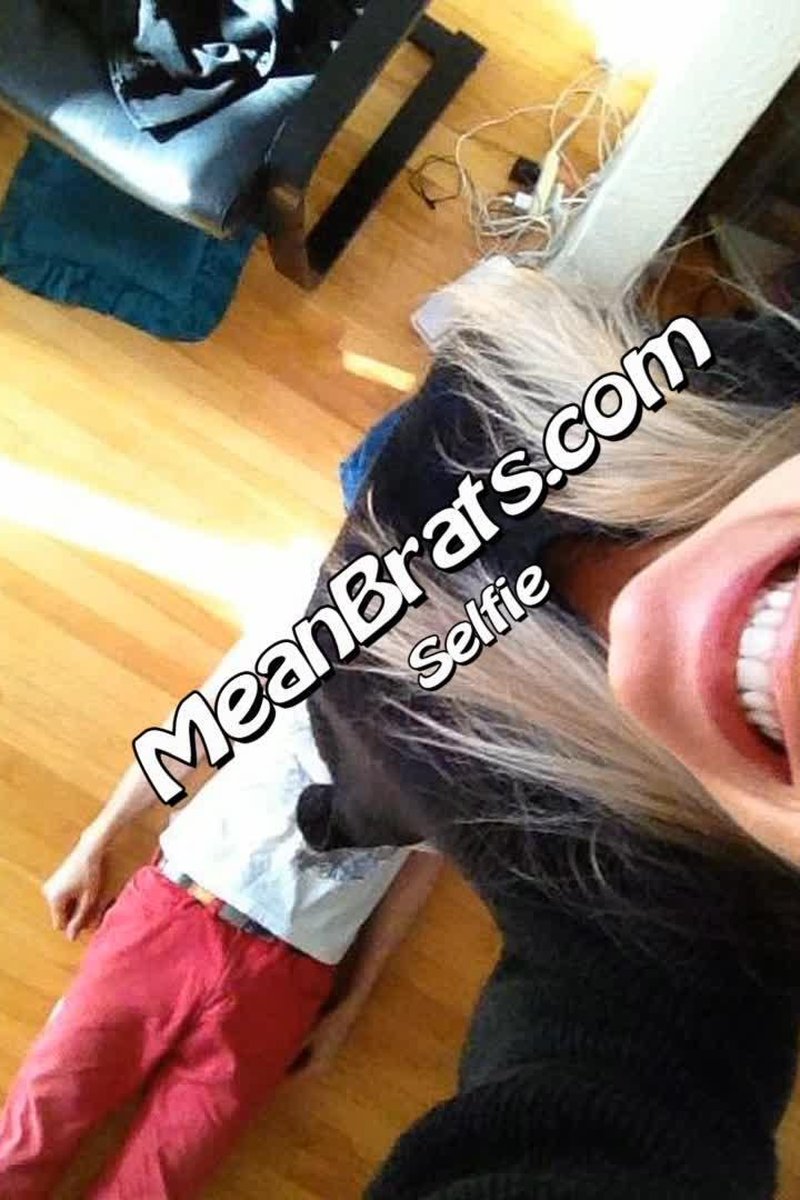 Selfie - Screenshot 1 of 4 - Bitch