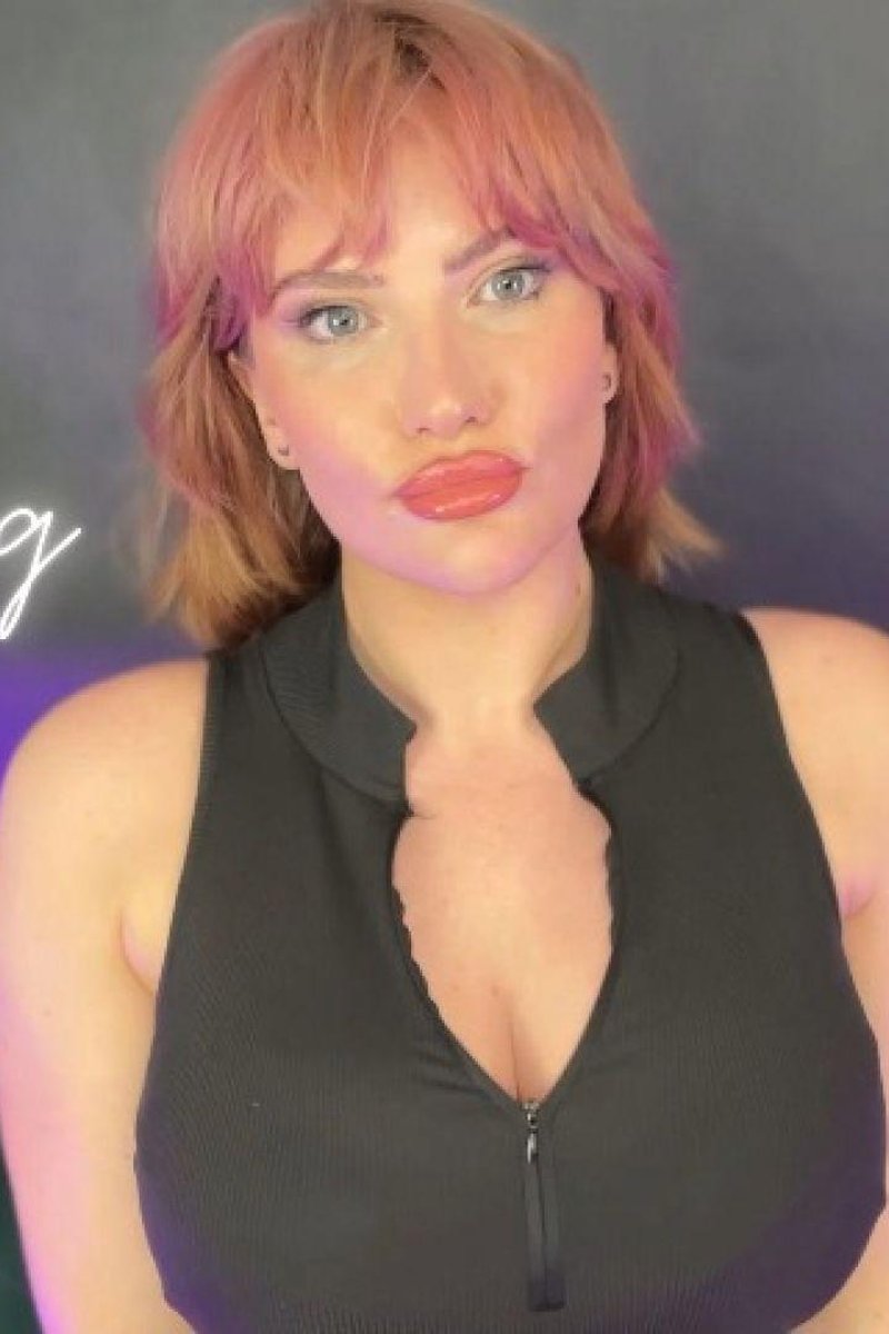 A Mesmerizing Interview - Screenshot 1 of 4 - Big Tits