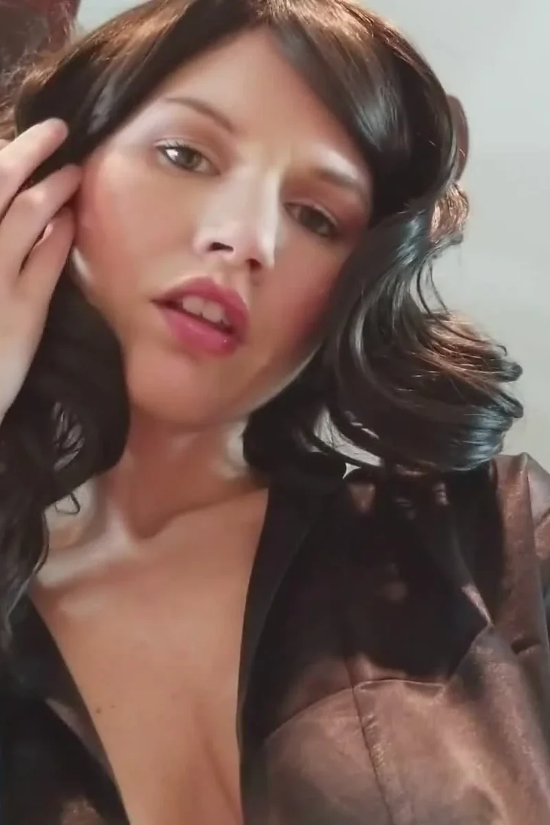 Girlfriend Experience Asmr - Screenshot 1 of 4 - Blindfold