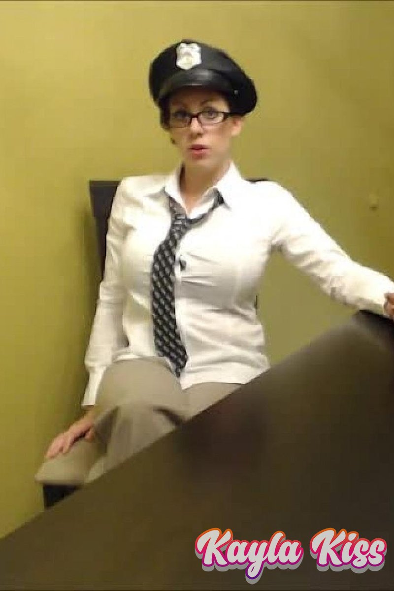 The Interrogation Room - Screenshot 1 of 4 - Costume