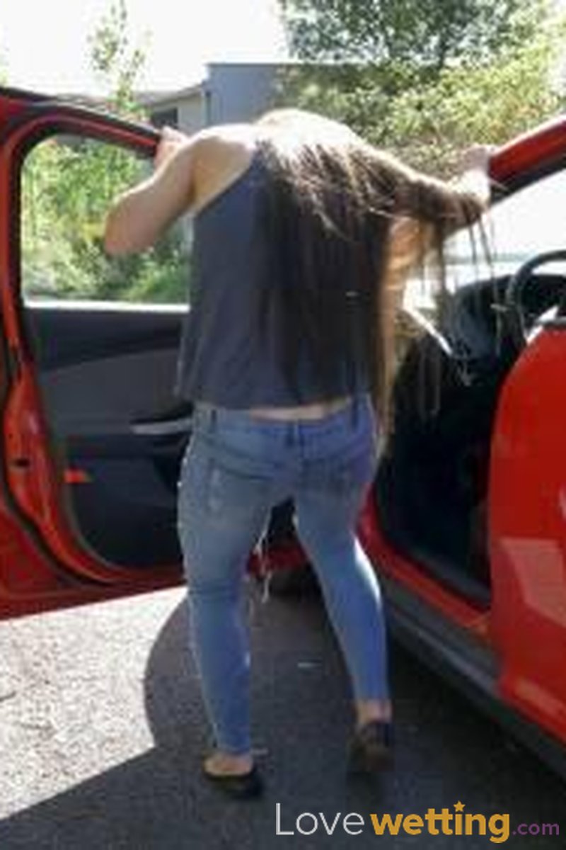 Lara Fox - Close Call - Screenshot 1 of 4 - Jeans