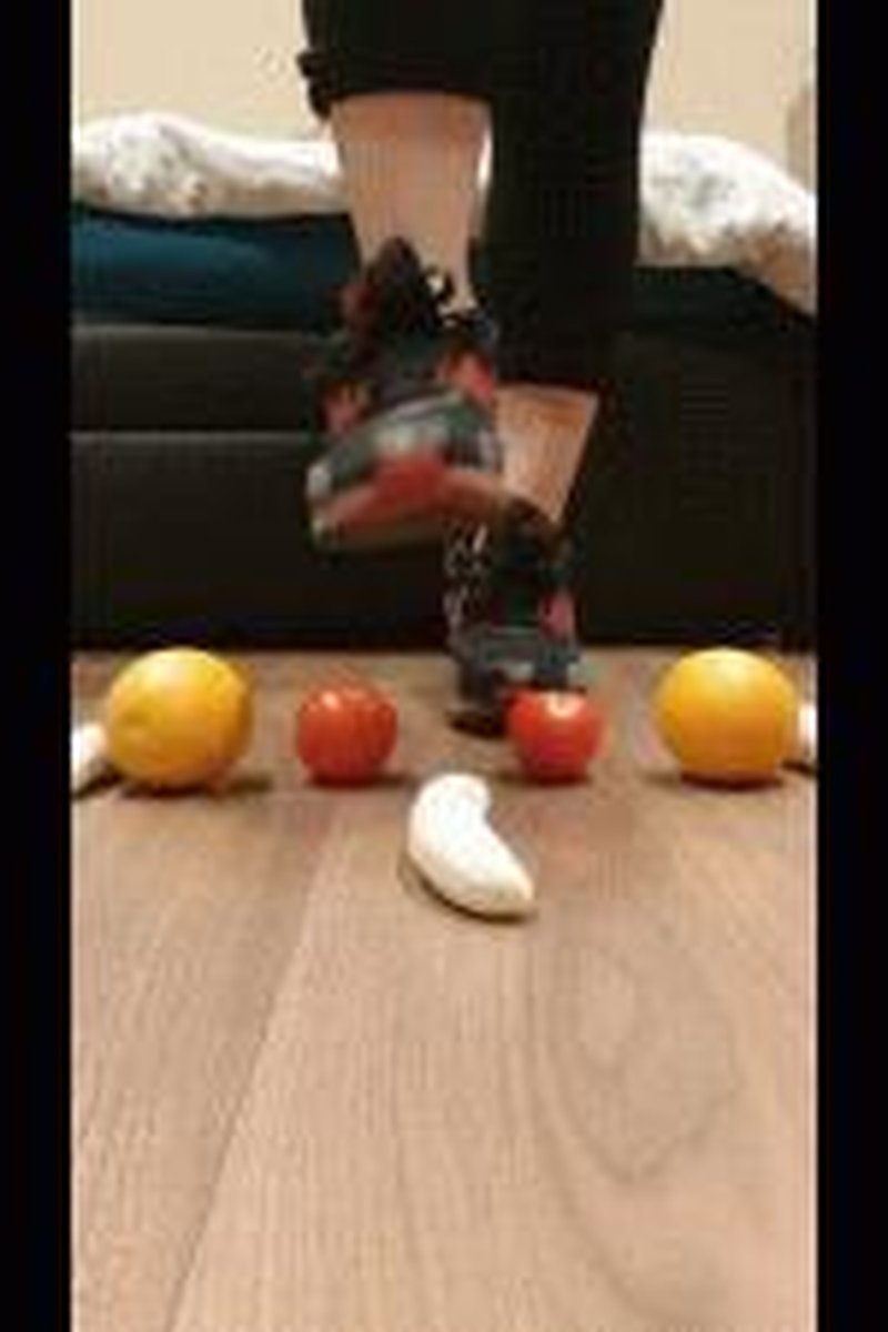 Food Stomp - Screenshot 1 of 4 - Foot Fetish
