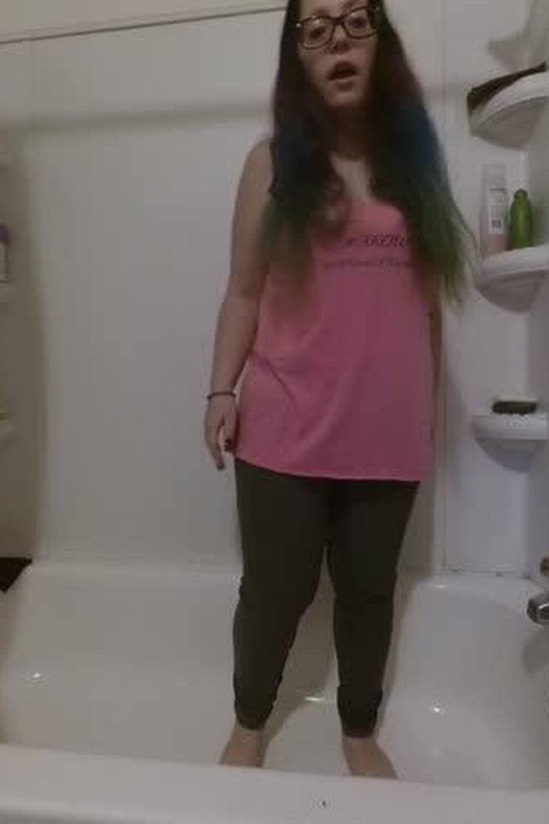 Need To Pee - Screenshot 1 of 4 - BBW