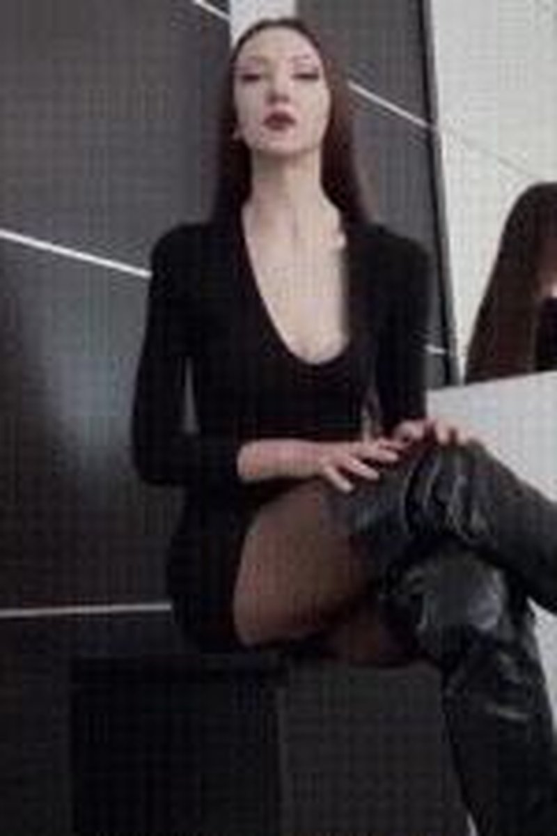 Obsessed By Me - Screenshot 1 of 4 - Boots