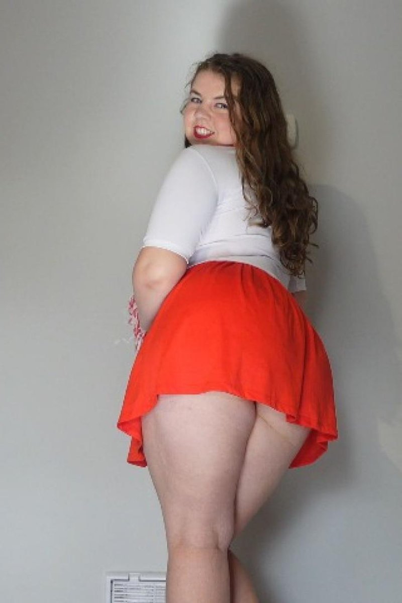 Modelling Off Costumes - Screenshot 1 of 4 - Apron