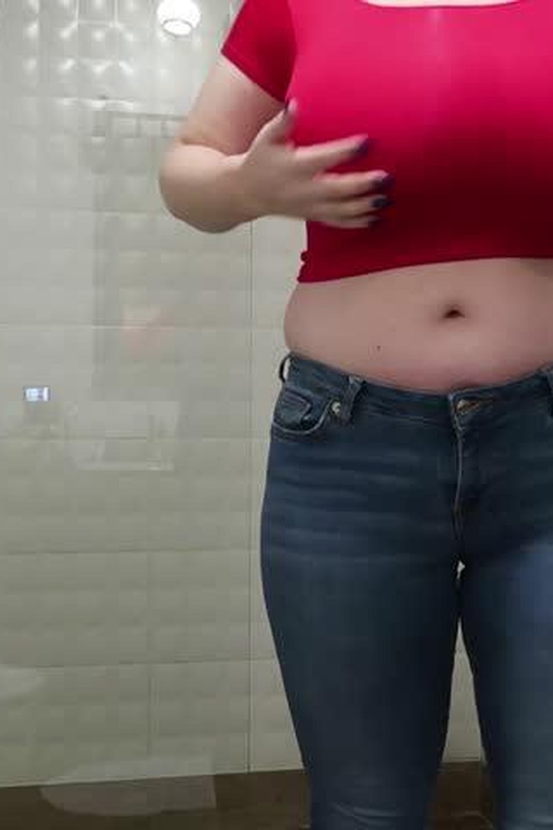 Changing Tops - Screenshot 1 of 4 - BBW