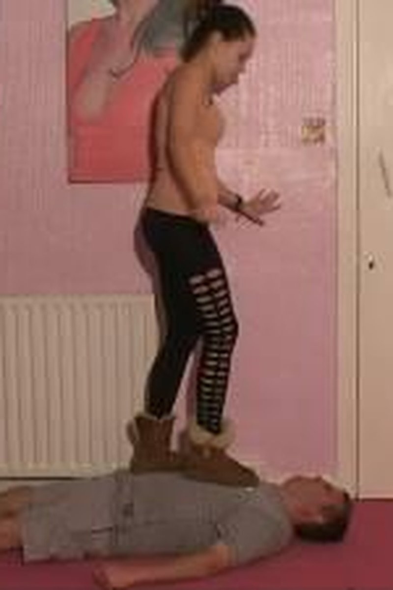Ugg Boots Trampling - Screenshot 1 of 4 - Boots