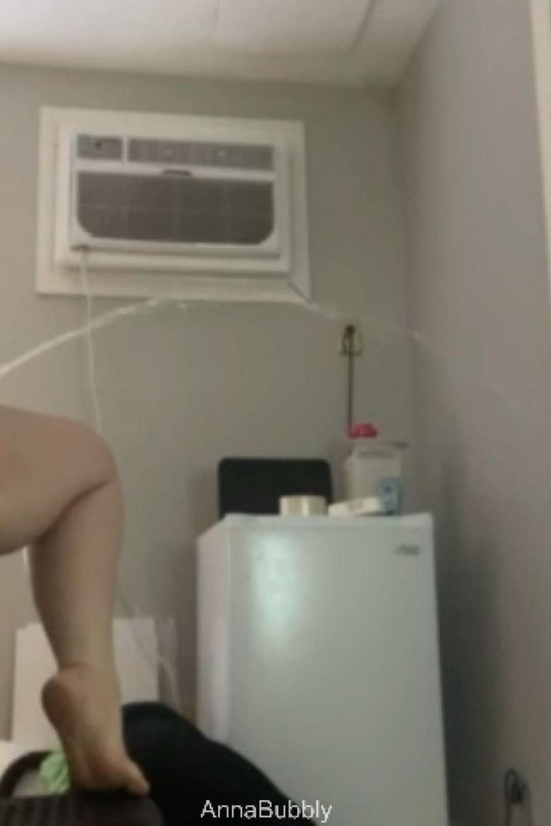 Pee Arch - Screenshot 1 of 4 - BBW