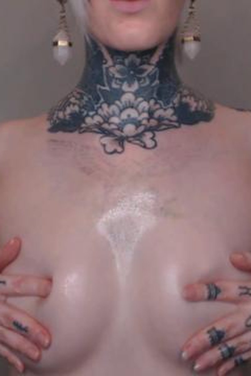 Oil Slick - Screenshot 1 of 4 - Ass Fetish