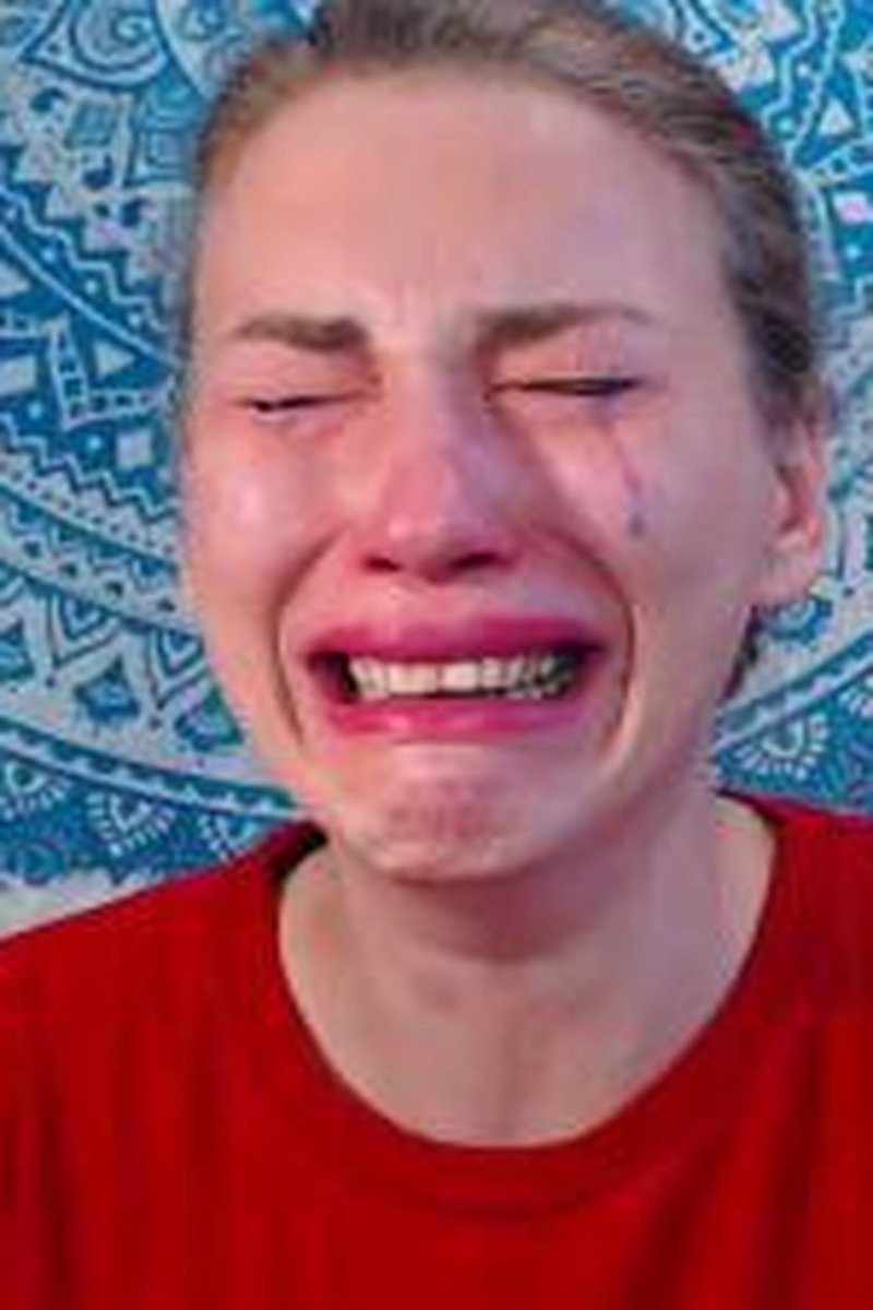 Blue Mascara Crying - Screenshot 1 of 4 - Crying