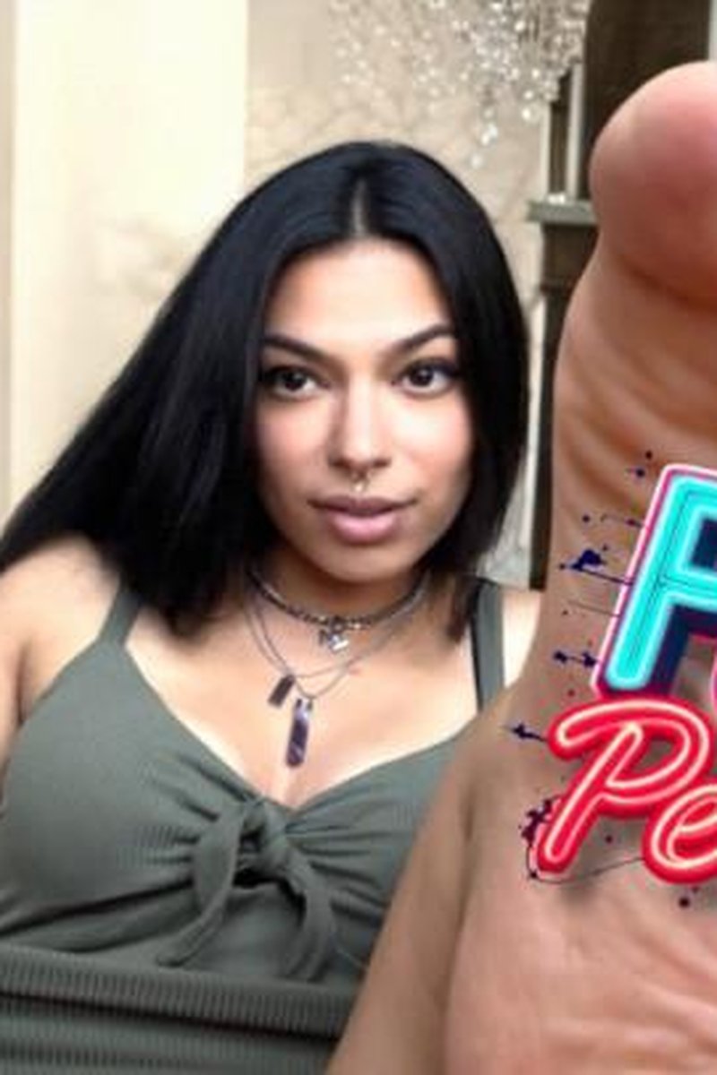 Foot Pervert - Screenshot 1 of 4 - Femdom