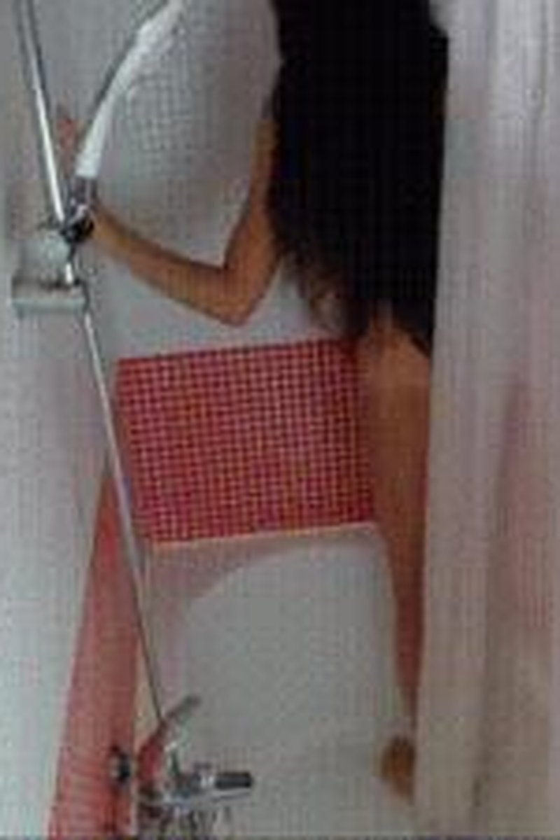 Shower Time - Screenshot 1 of 4 - Bathroom