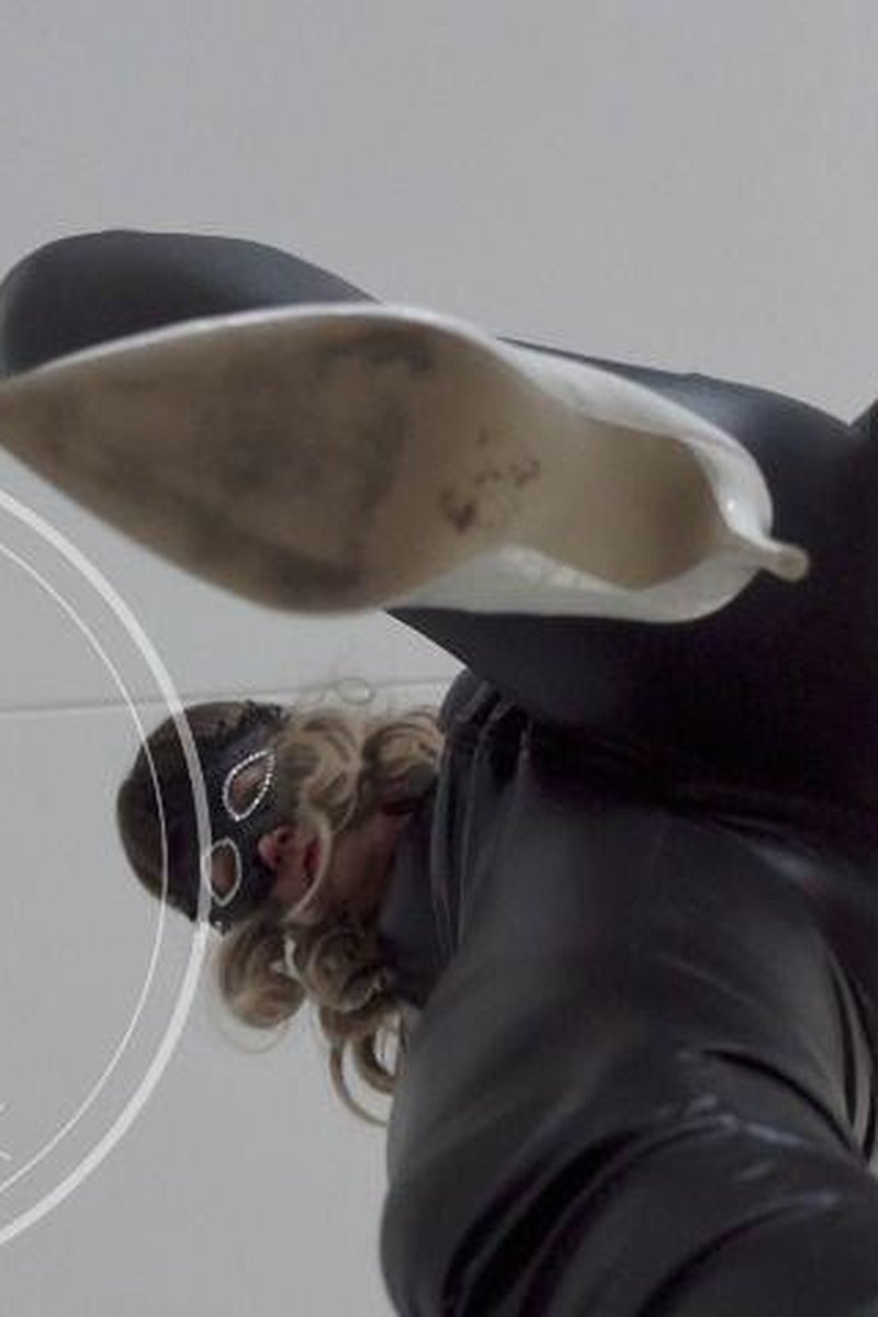 U Bug Me - Screenshot 1 of 4 - Femdom