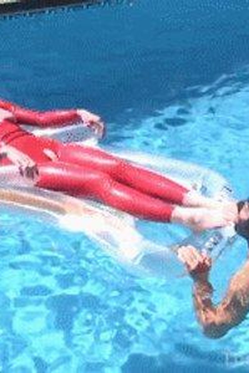 Pool Ride - Screenshot 1 of 4 - Femdom