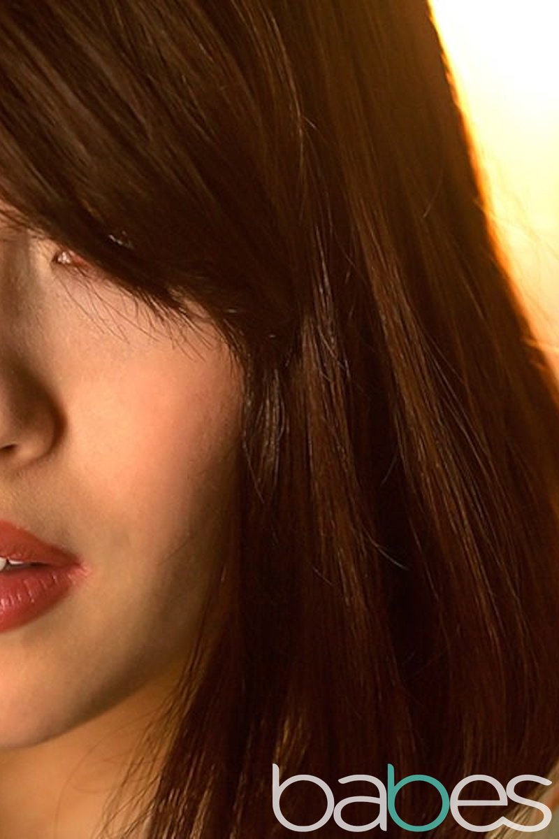 Ravishing Gaze - Screenshot 1 of 4 - Brown Hair