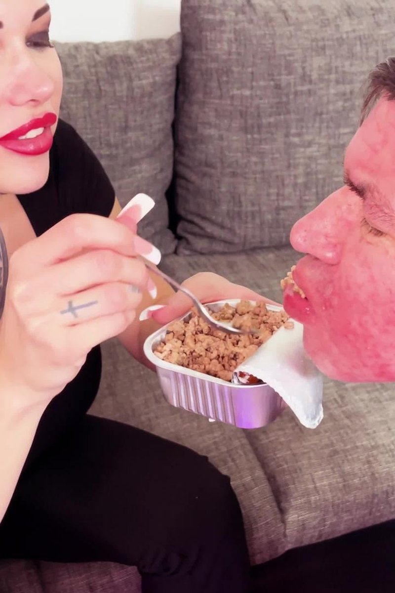 Petplay Eats Everything - Screenshot 1 of 4 - Femdom