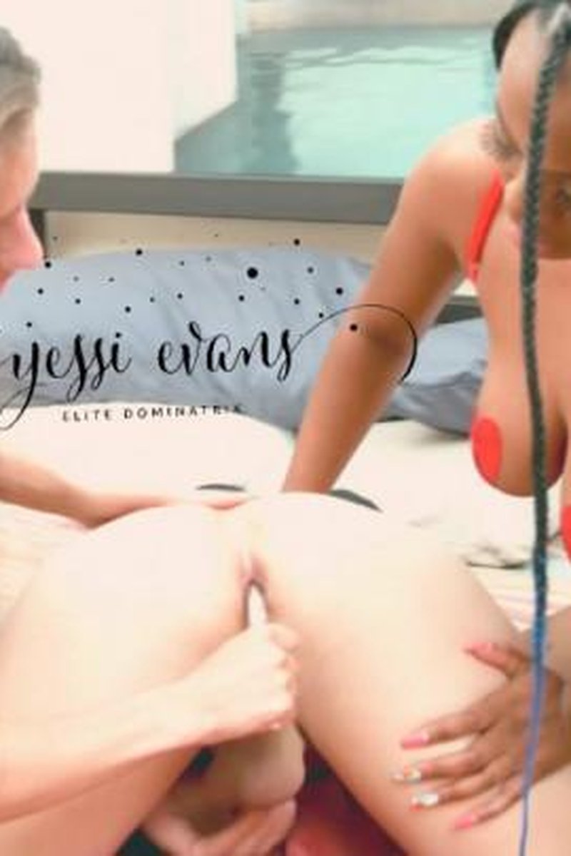 Foot Addict Gets Anal Orgasim - Screenshot 1 of 4 - Anal Masturbation