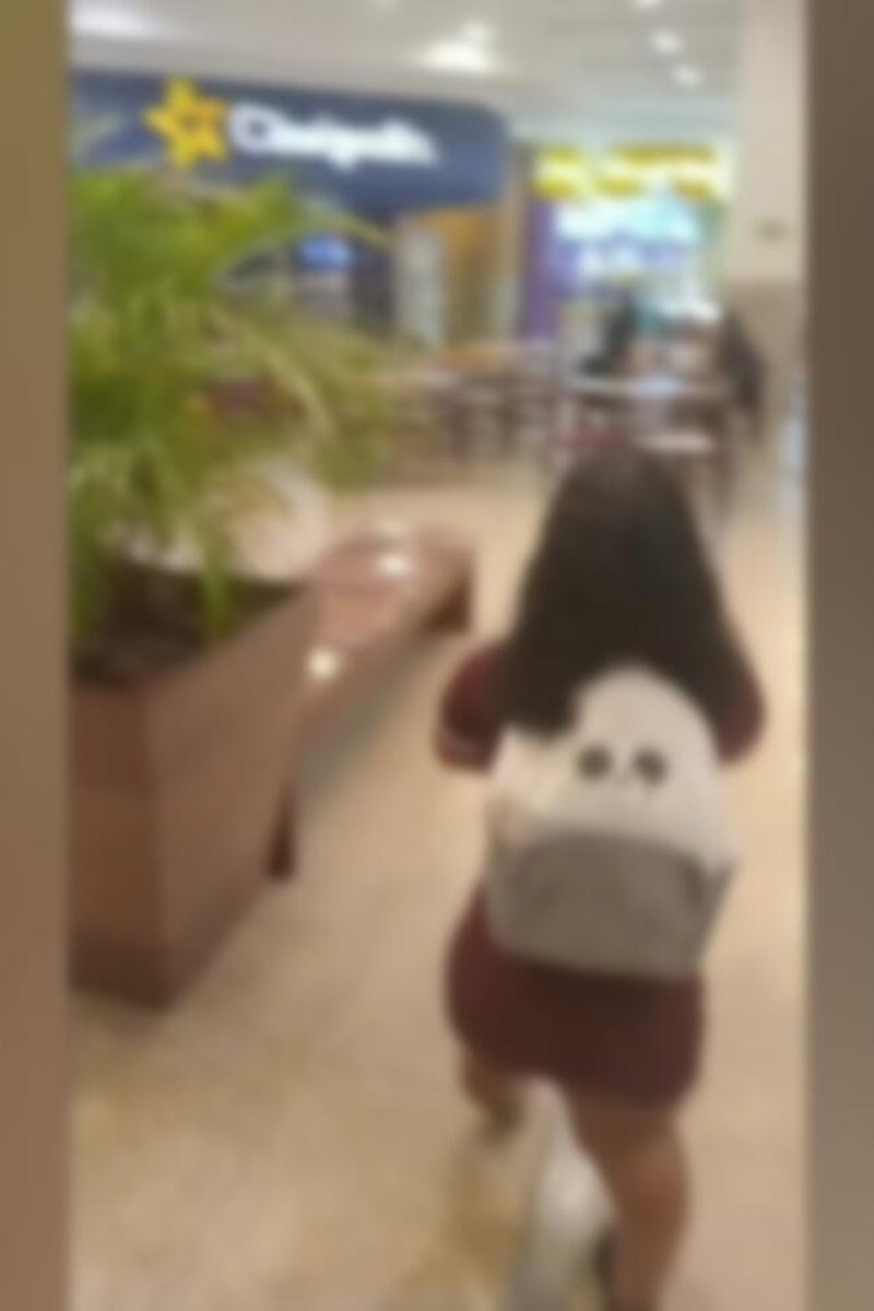 Dwarf Woman Masturbating In The Mall Bathroom - Screenshot 1 of 4 - Stiv69