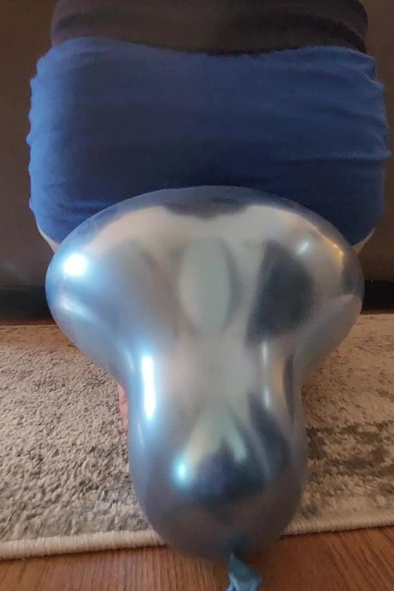 Balloon Bouncing - Screenshot 1 of 4 - Ass Fetish