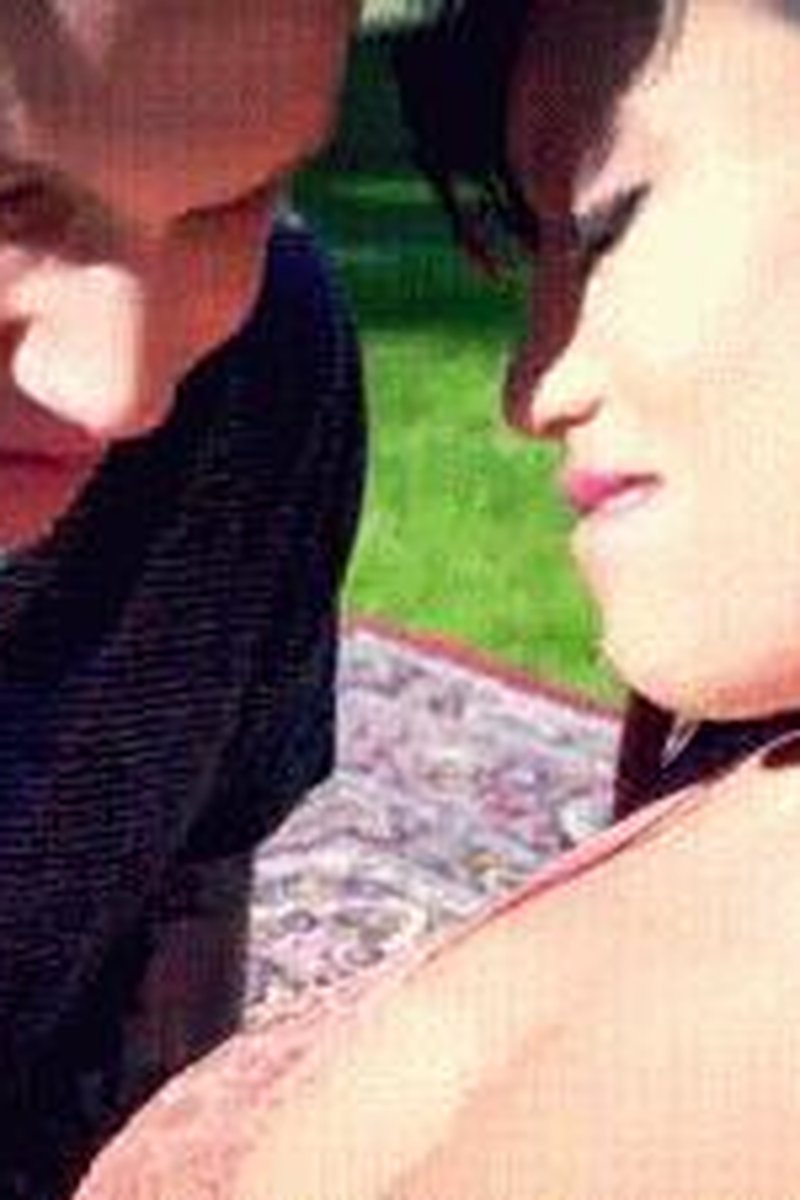 Picnic Date - Screenshot 1 of 4 - Asian