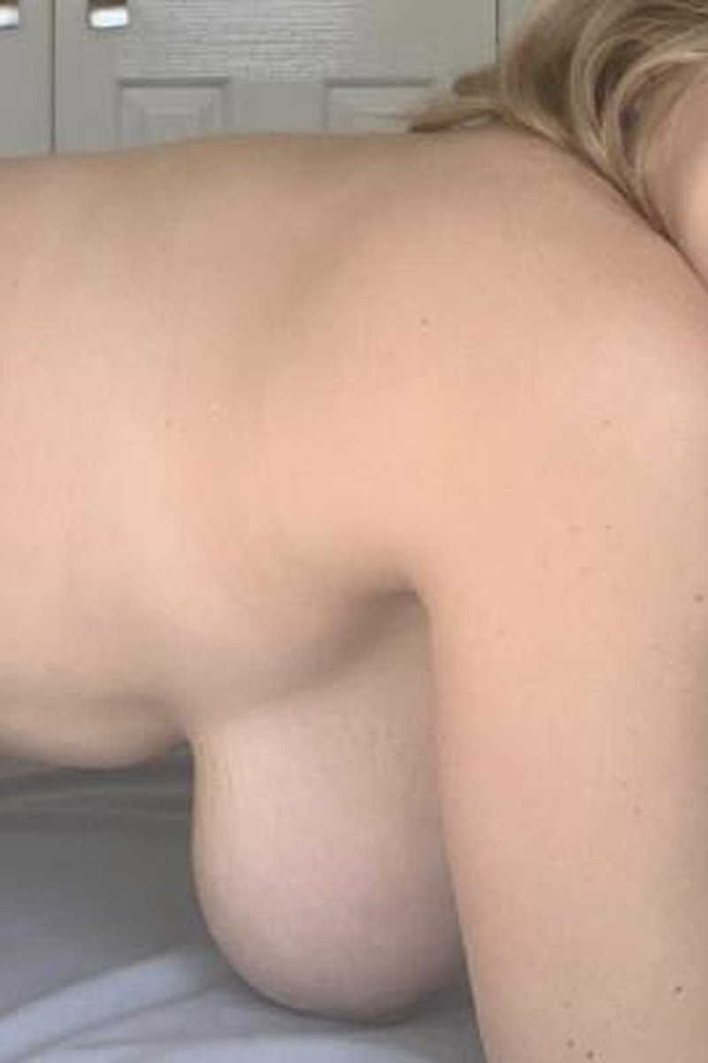 Bigger Table Leg - Screenshot 1 of 4 - Blonde Hair (Female)