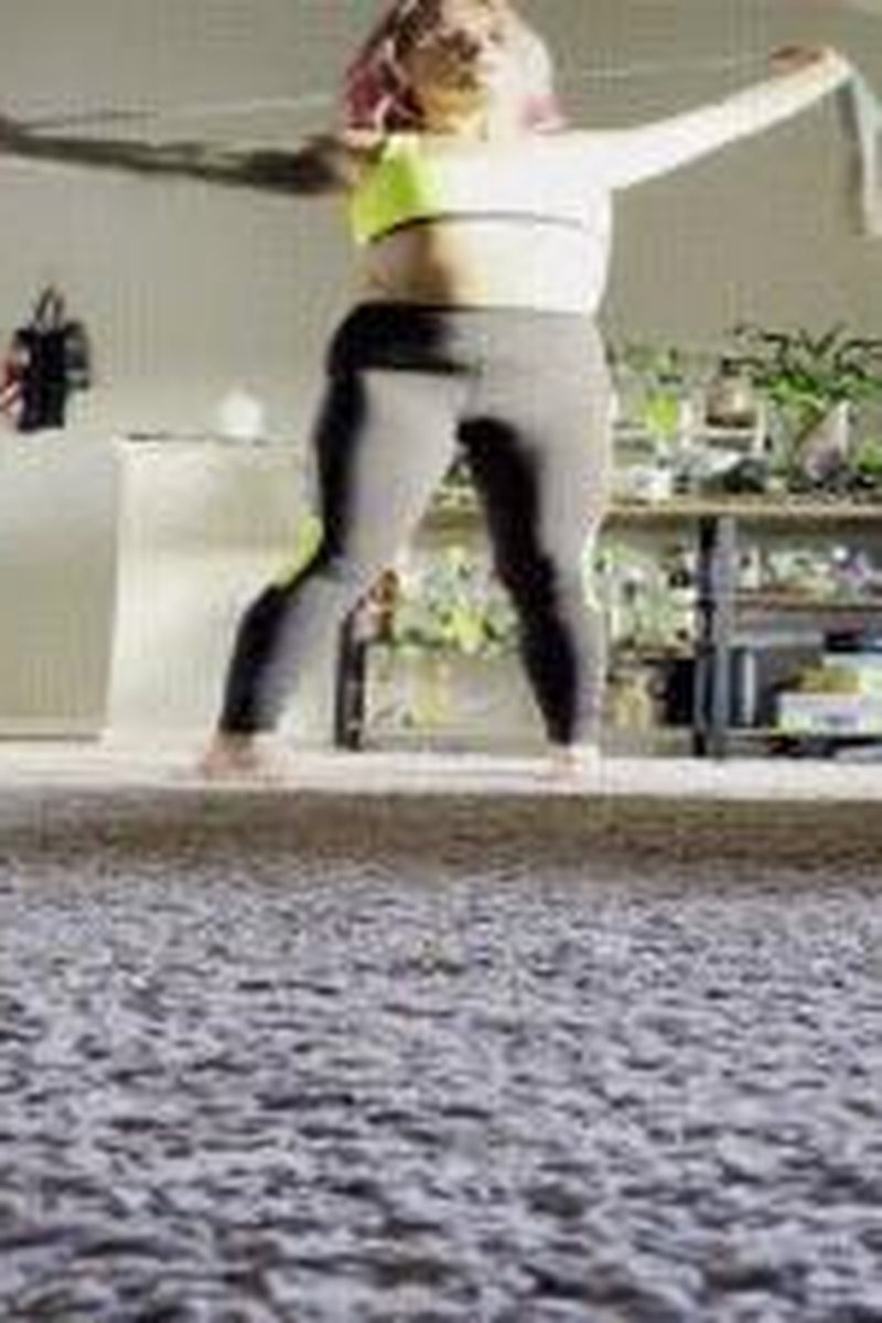 Skyla Stretching - Screenshot 1 of 4 - Babes