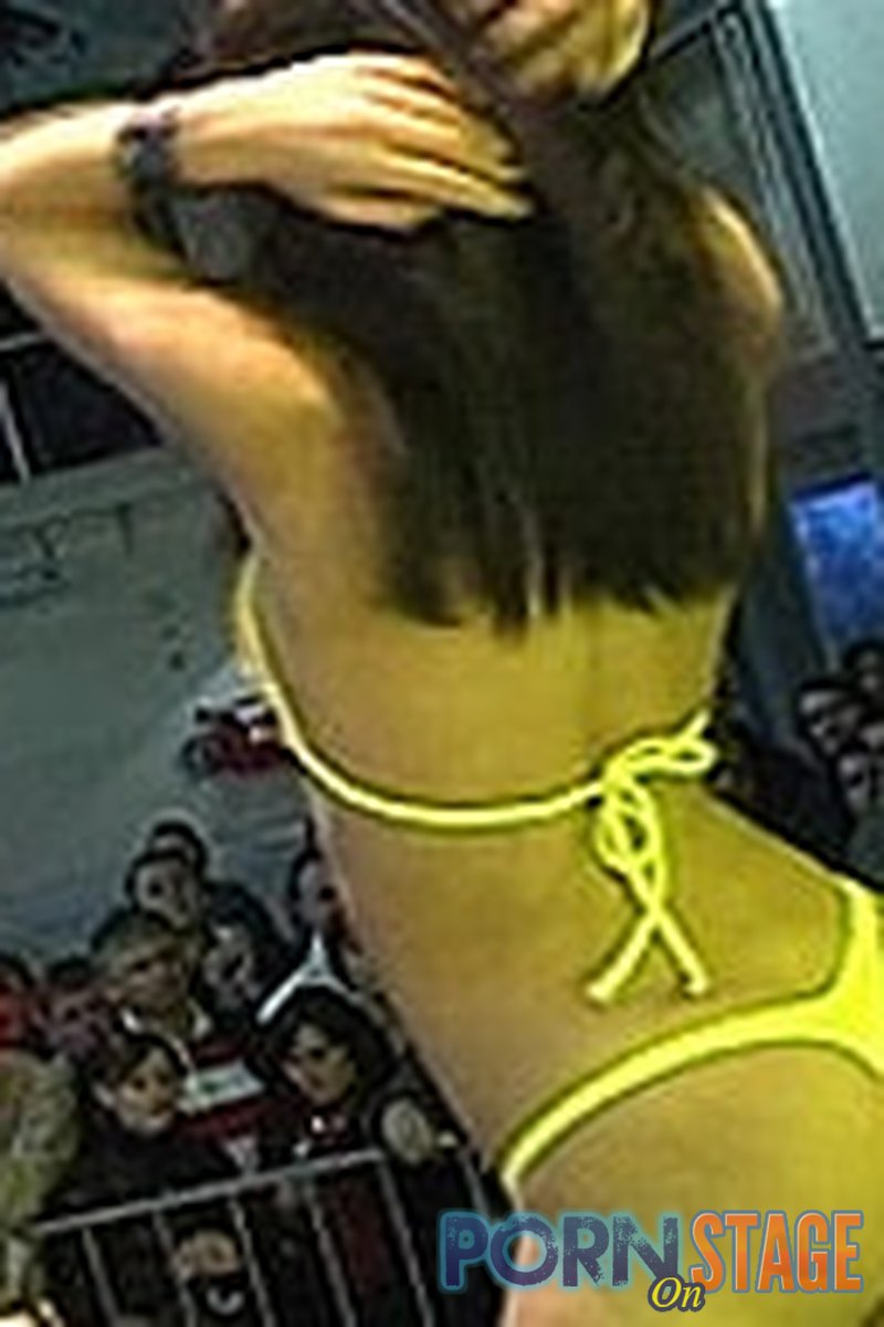 Porn Babe Erotically Dancing - Screenshot 1 of 4