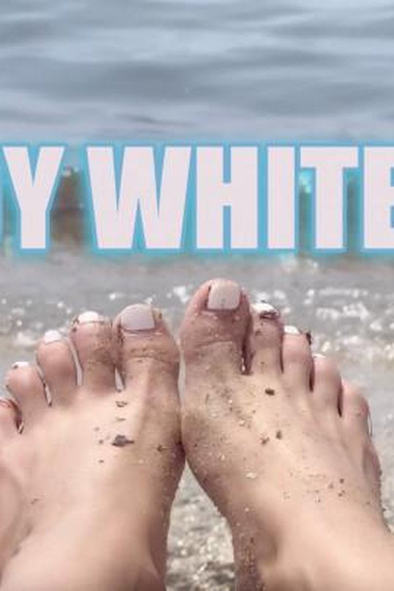 Sandy White Toes - Screenshot 1 of 4 - Femdom