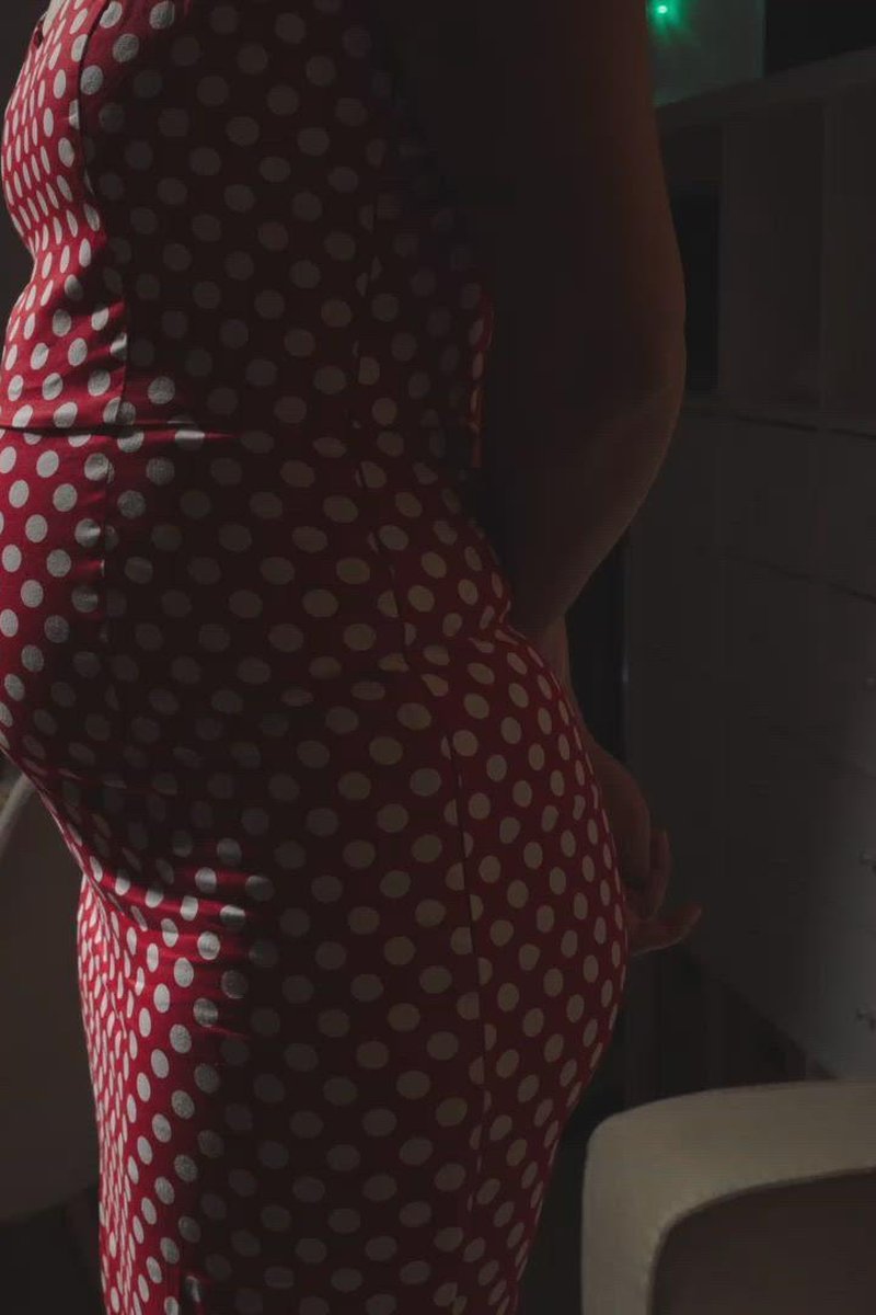 Red Dotted Dress And Tights - Screenshot 1 of 4 - Bloated