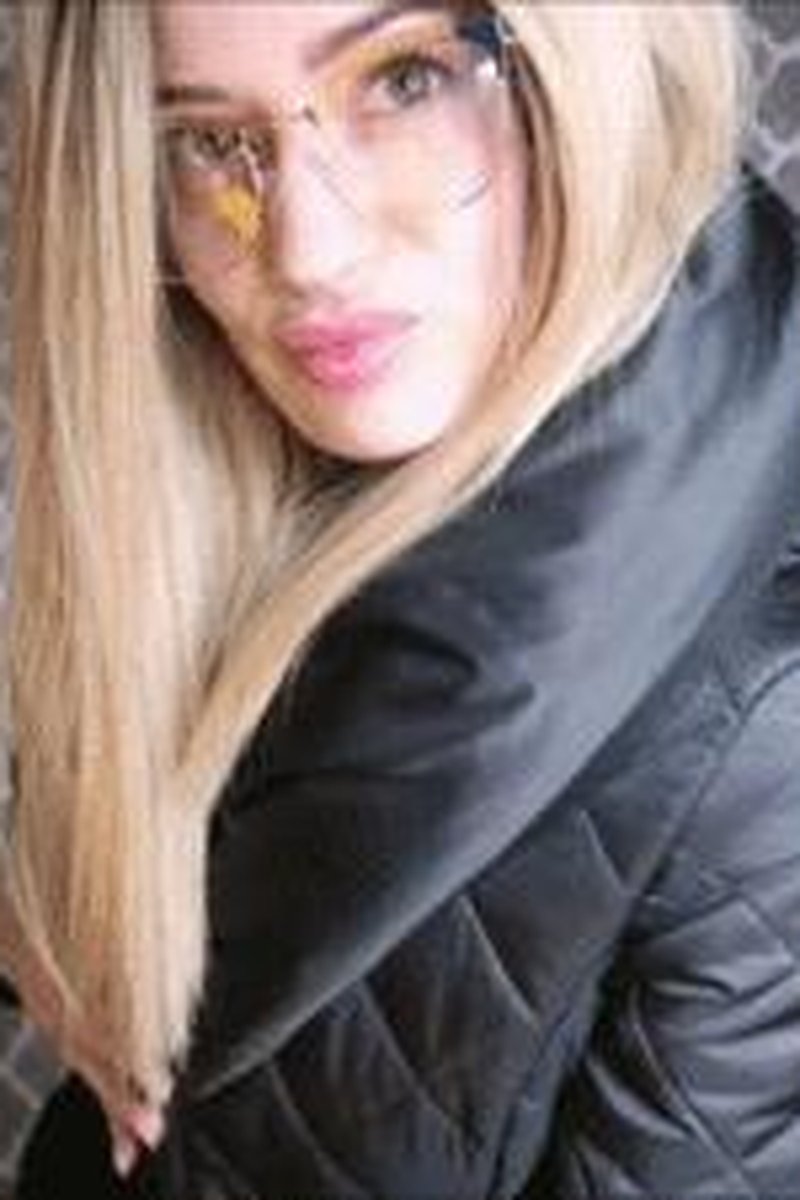 Black Down Jacket - Screenshot 1 of 4 - Blonde Hair (Female)