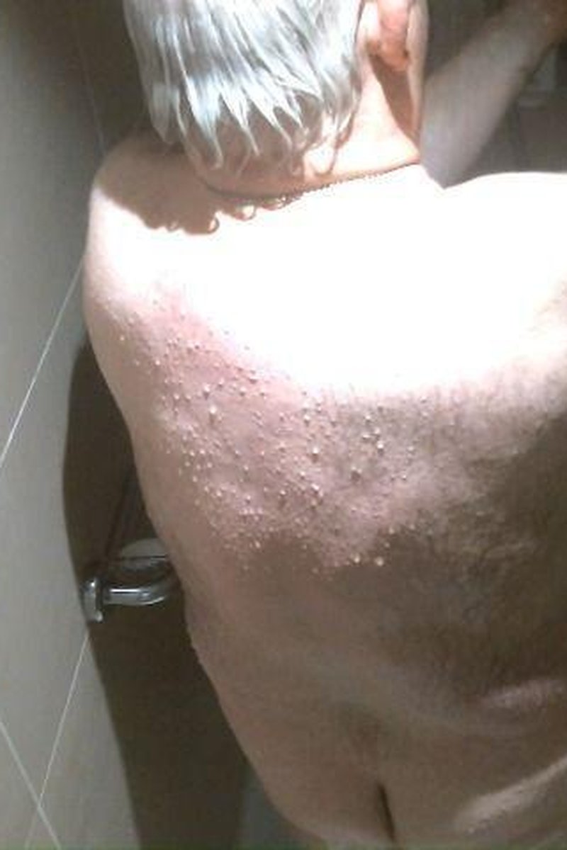 A Quick Shower - Screenshot 1 of 4 - Mature (30+)