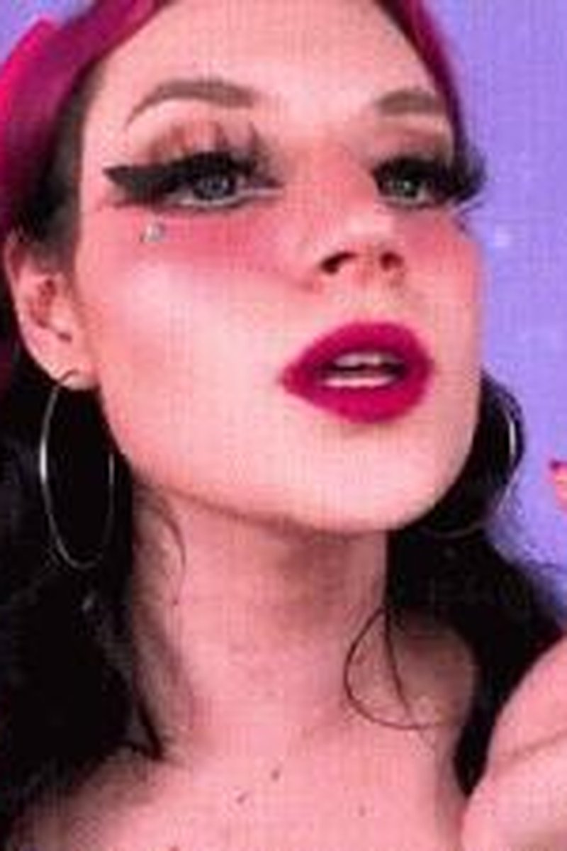 Lipstick Application SPH - Screenshot 1 of 4 - Goth