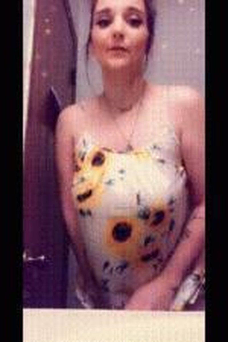 Striptease Seduction - Screenshot 1 of 4 - Cum Or Run